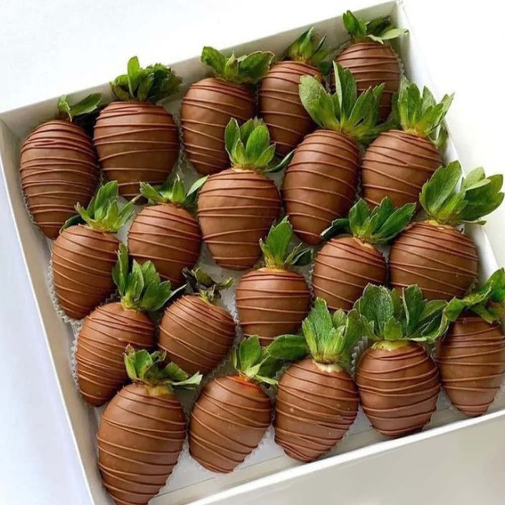 Класична полуниця у молочному шоколаді