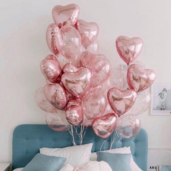 Кульки з конфеті та сердечки для коханої