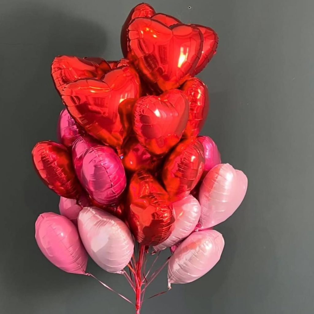Кульки сердечка ніжно рожеві та яскраво червоні