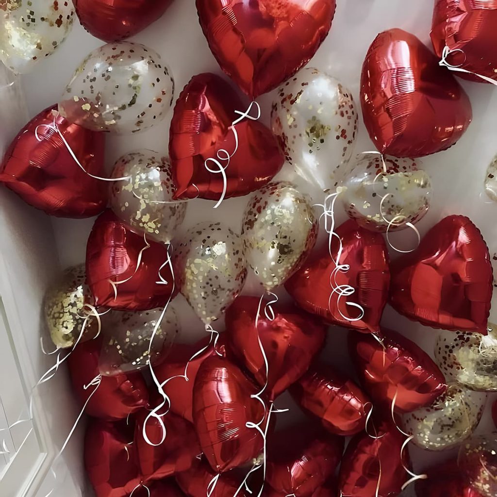 Гелієві кульки з золотим конфеті та серця під стелю «Air Love»
