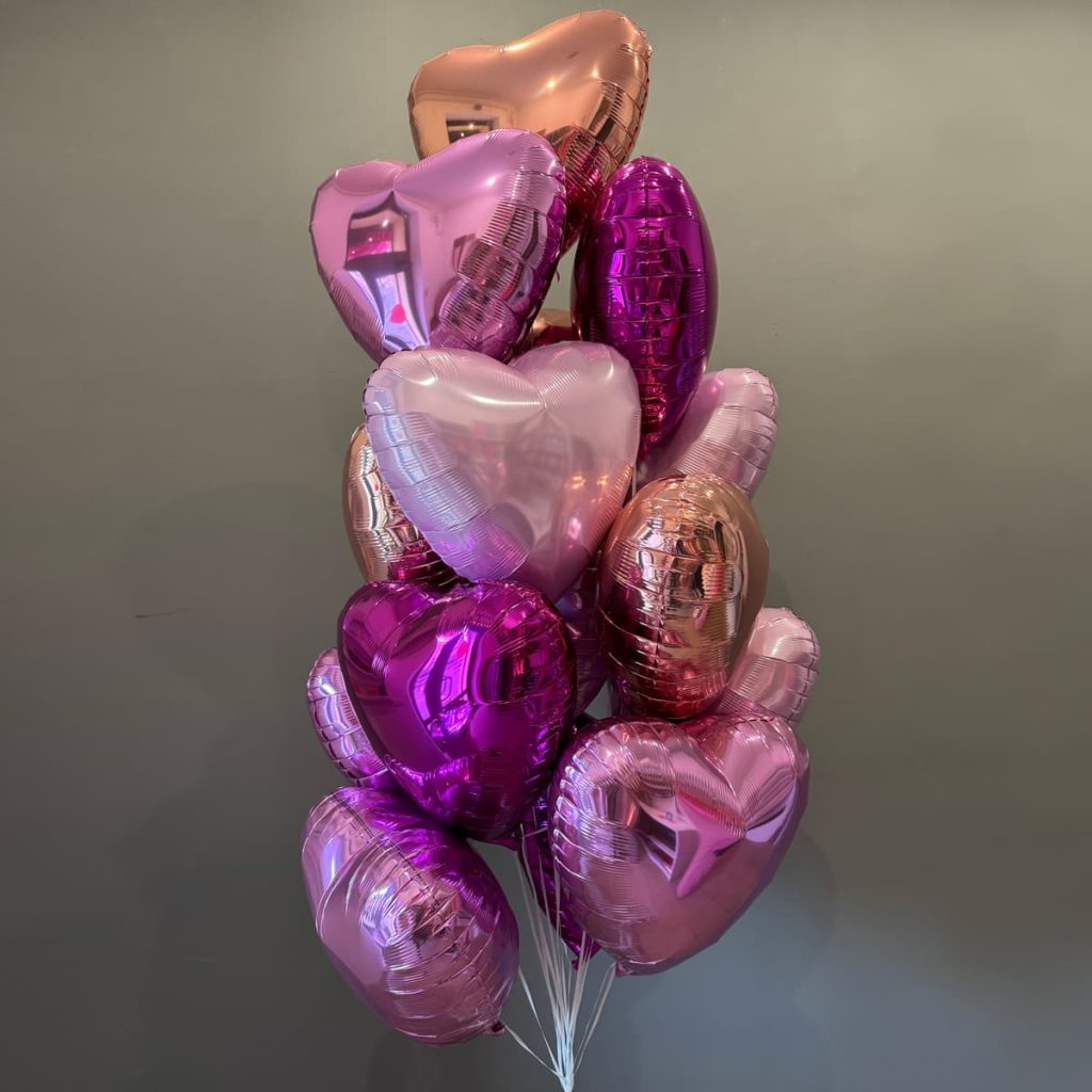 Гелієві кульки-сердечка у малинових відтінках «15 причин кохати»