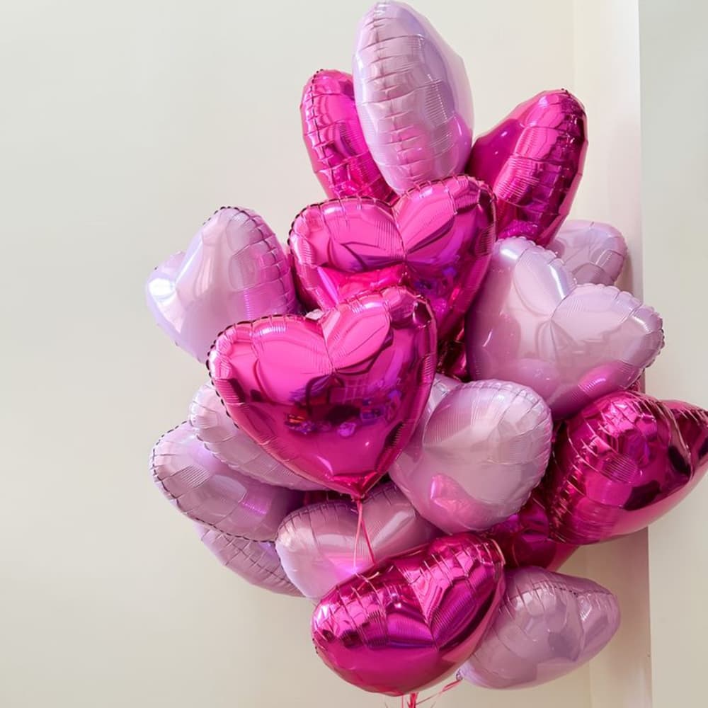 Ніжний подарунок для дівчини рожево-малинові кульки серця