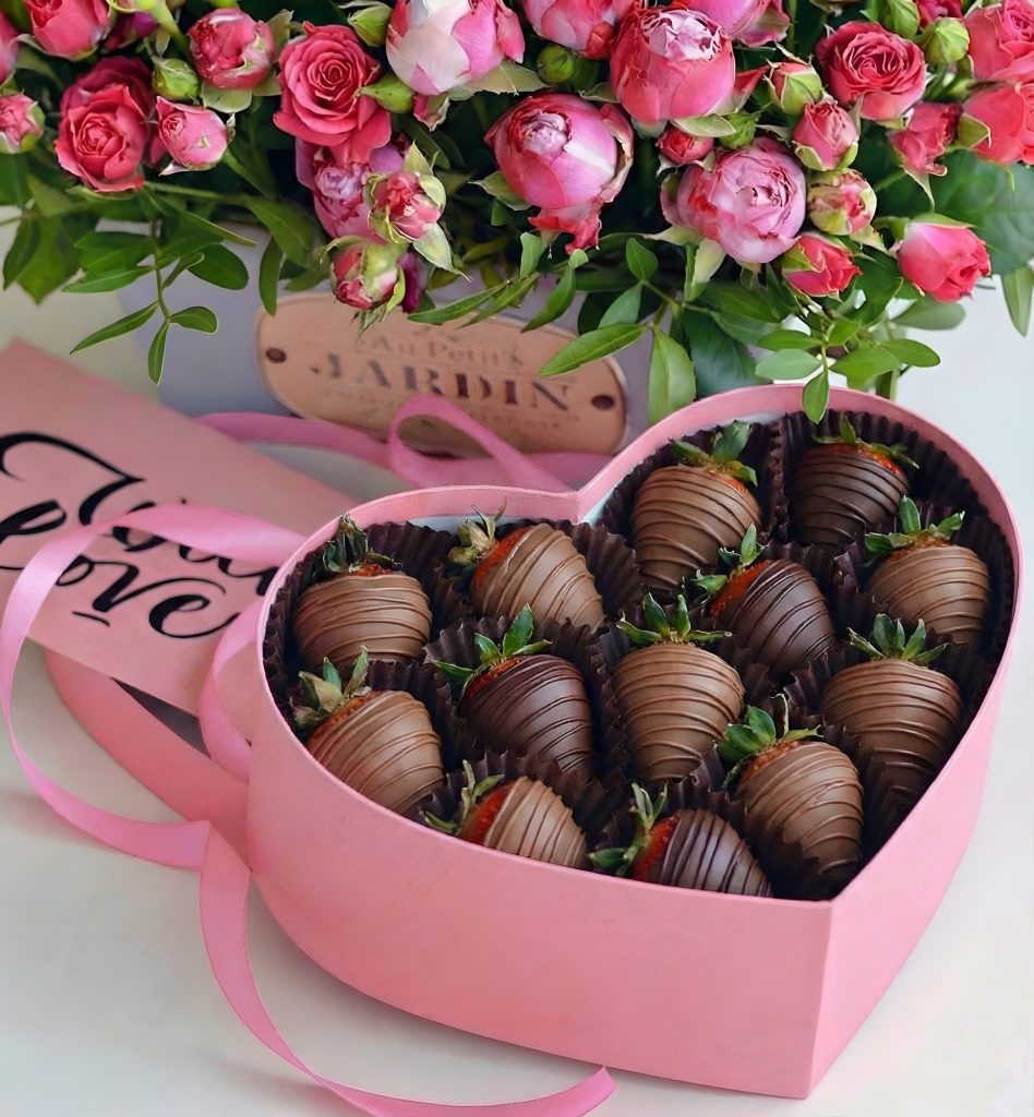 Полуниця у молочному та темному шоколаді СЕРЦЕ