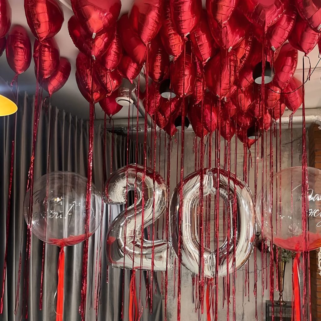 Гелеві кульки для коханої: червоні сердечки, цифри та баблз