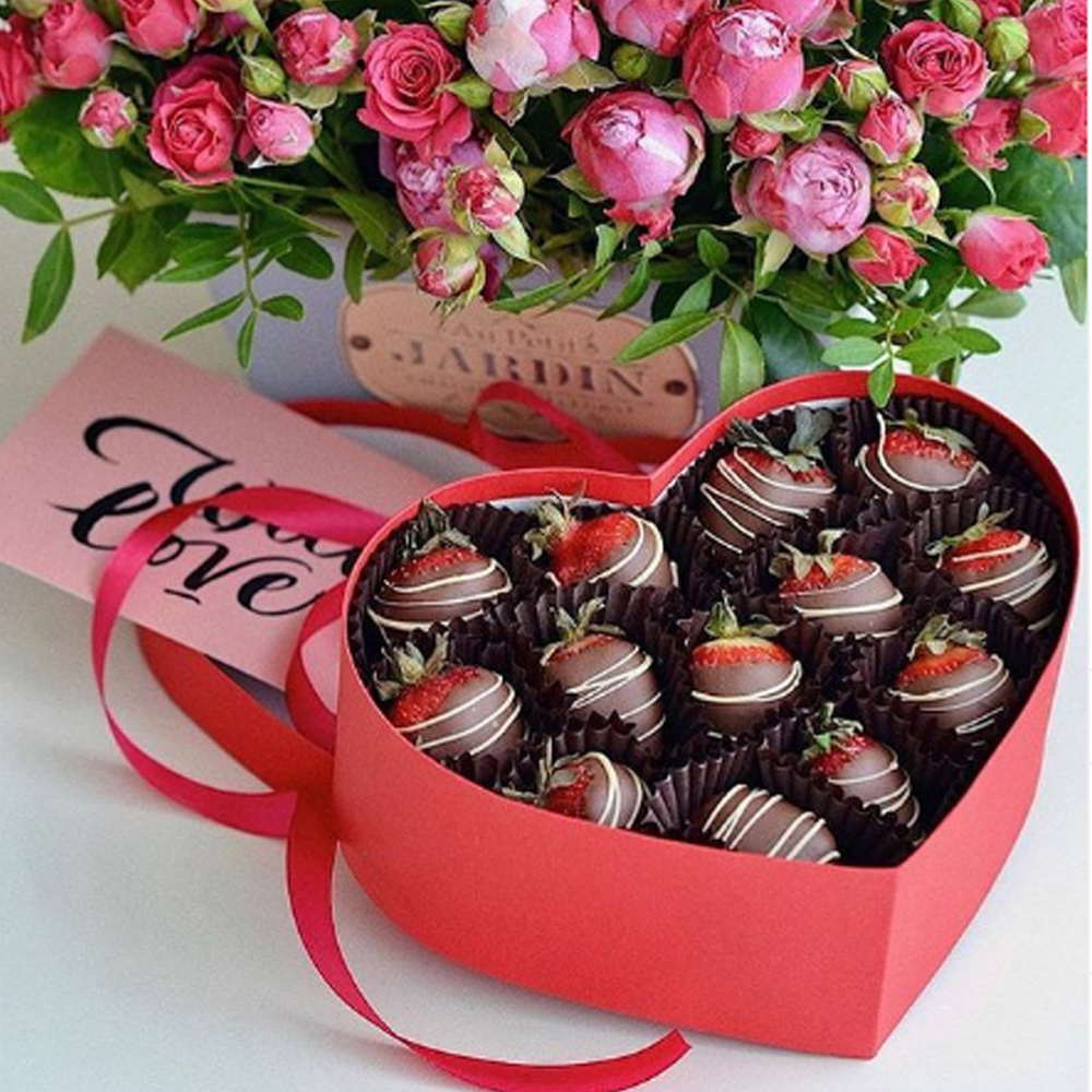 Клубника в черном шоколаде СЕРДЦЕ