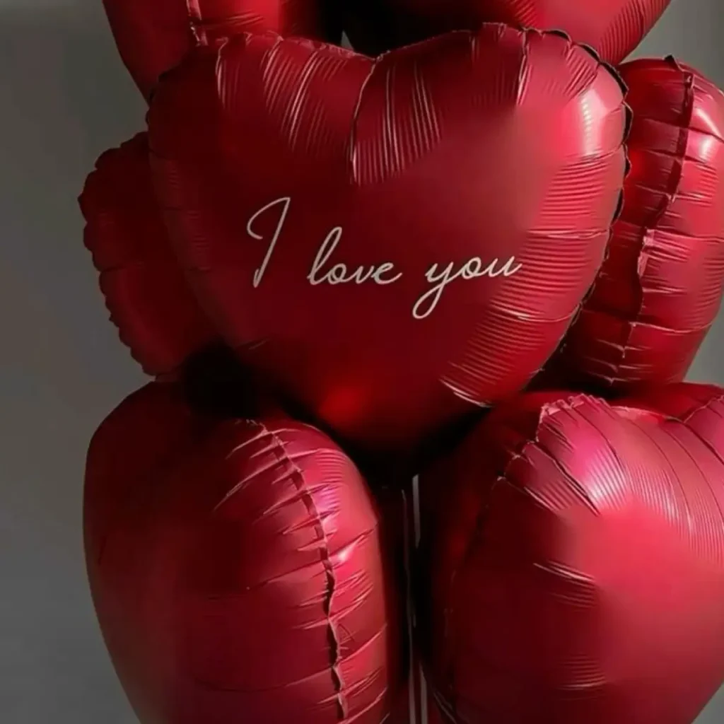Червоні кульки-серця з написом «I Love You»